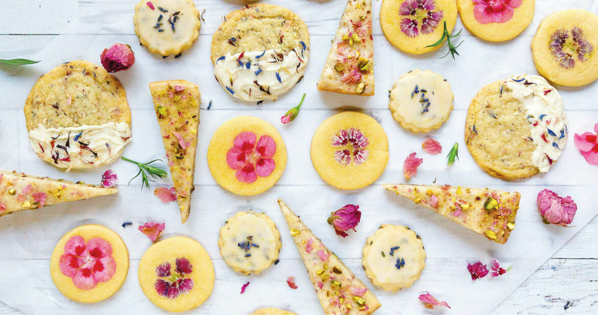Stunning Desserts with Edible Flowers: Beautiful and Delicious Ideas