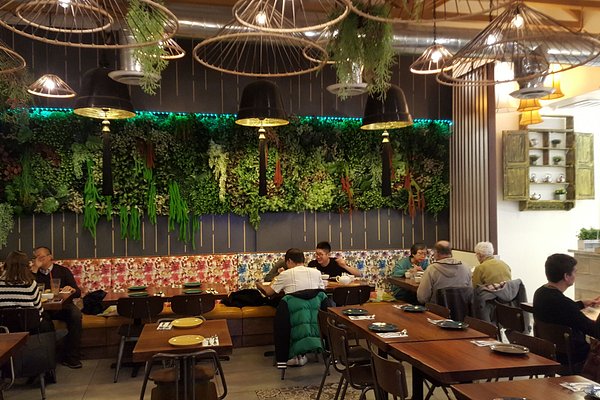 Best Thai Cuisine in Las Vegas: Top Restaurants to Try in 2024