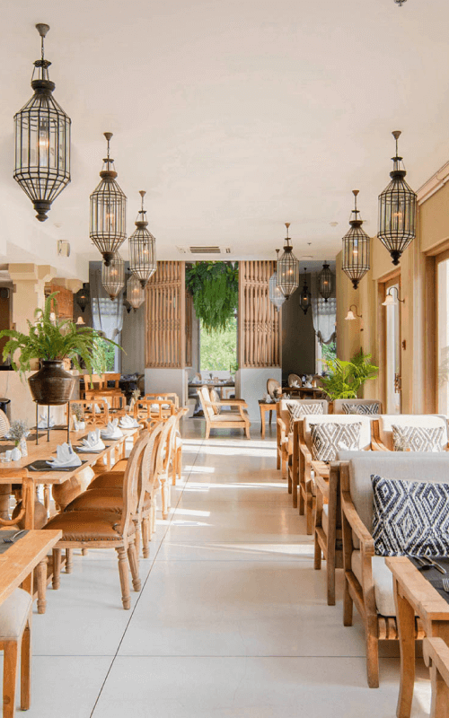 Indulge in Khao Thai Cuisine: Savory Dishes and a Beautiful Thai Dining Space