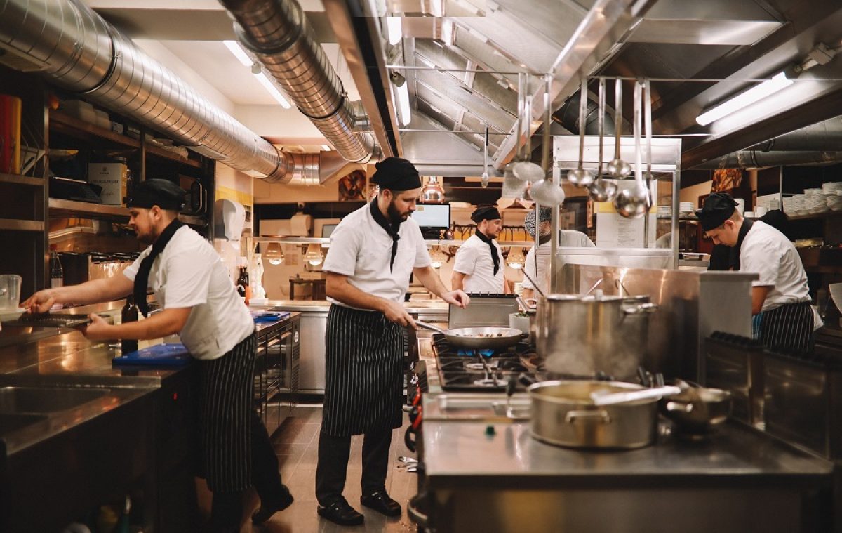 How to Handle Kitchen Tips on Your Restaurant Bill: Essential Advice
