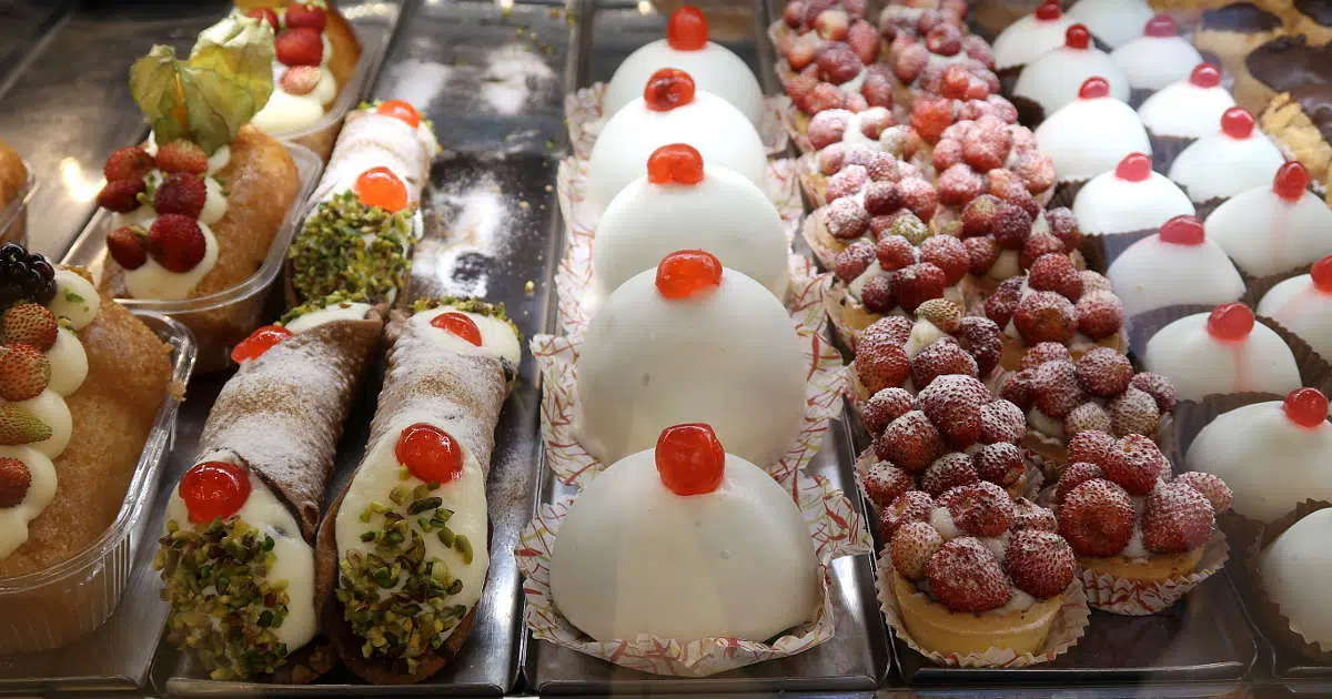Discover the Best Sicilian Christmas Desserts: Cannoli, Buccellato & More
