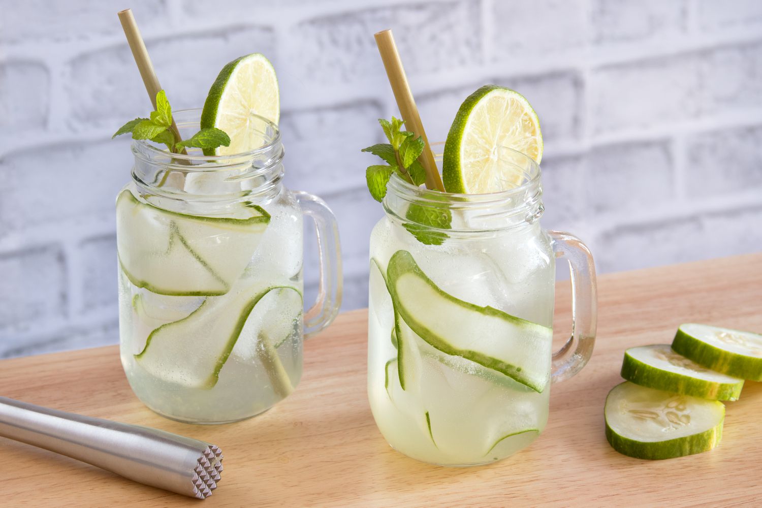 Cucumber Collins Ingredients: Refreshing Gin Cocktail Recipe