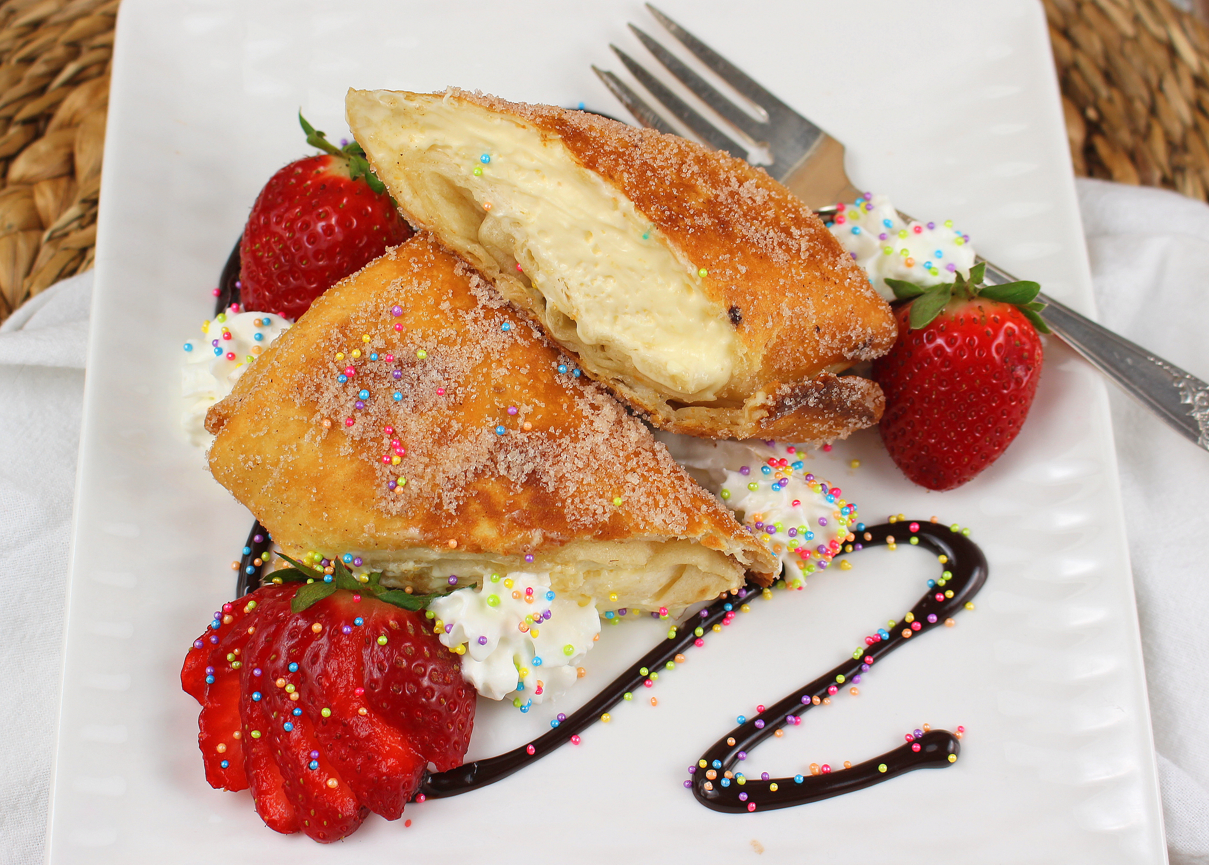 Delicious Xango Dessert: A Fried Cheesecake Delight from Mexico