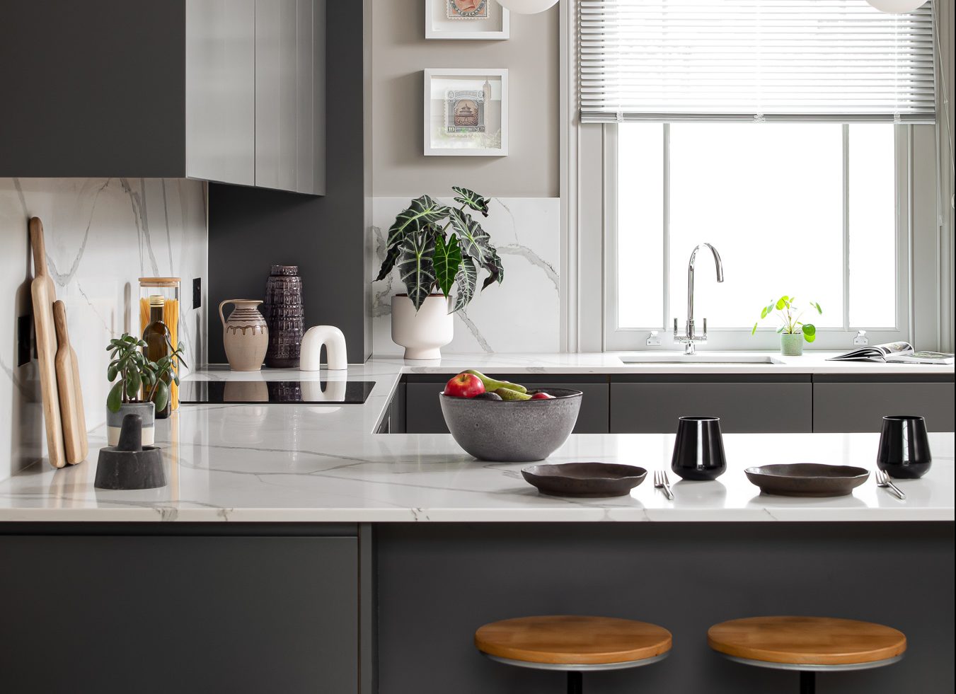 How to Choose the Perfect Accent Colors for a Grey Kitchen Design