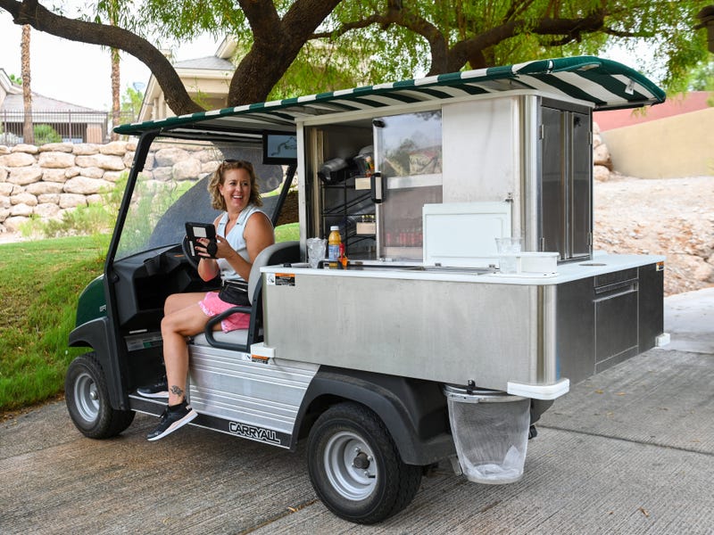 Become a Beverage Cart Attendant: Top Tips for Serving Drinks on the Golf Course