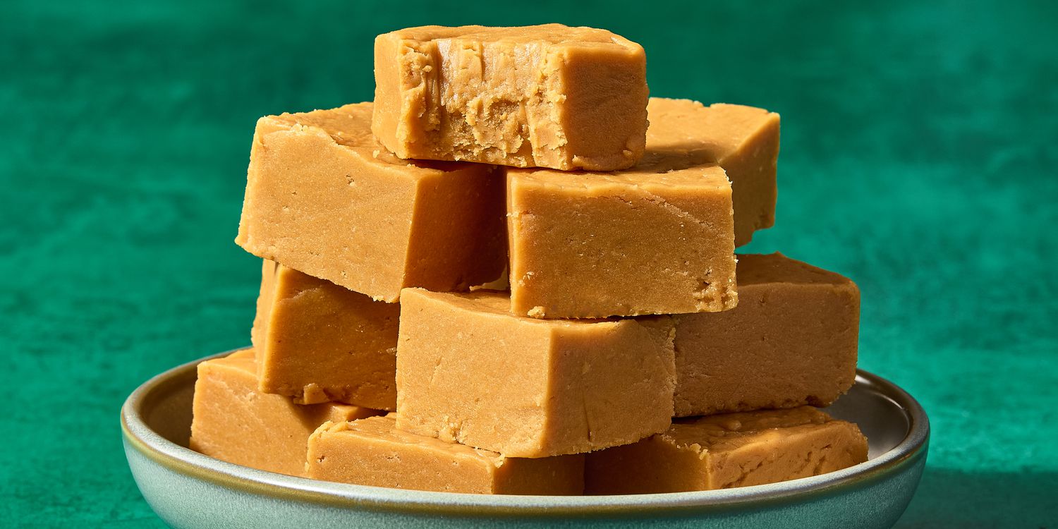 Easy 2-Ingredient Peanut Butter Fudge Recipe You'll Love
