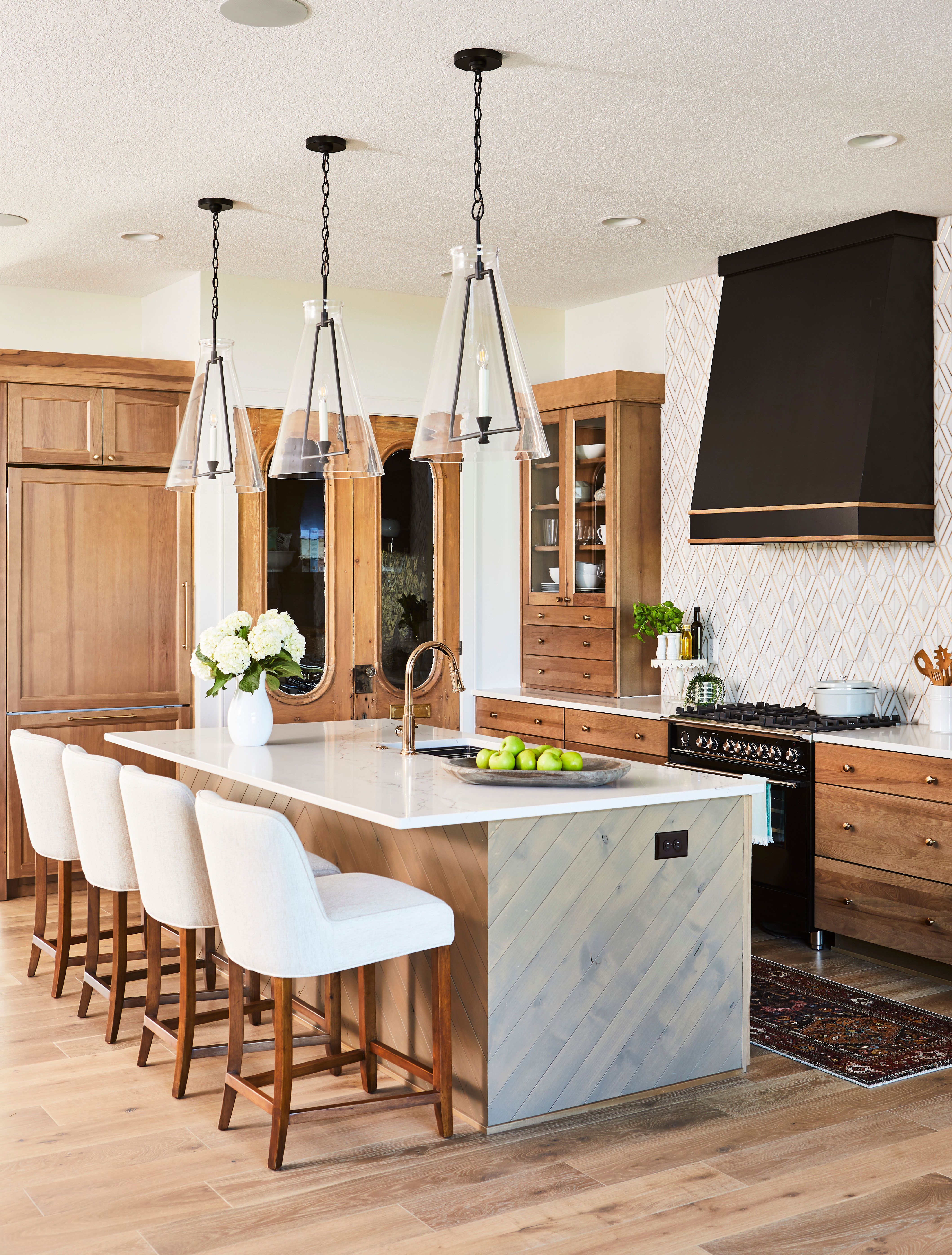 How to Choose Small Kitchen Island Lighting: Tips for Perfect Illumination