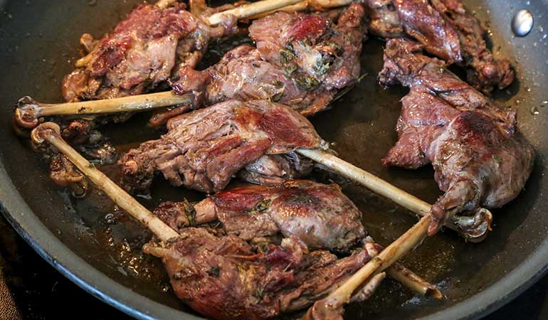 Perfect Slow Cooker Goose Recipes: Tender Meat with Rich Flavors