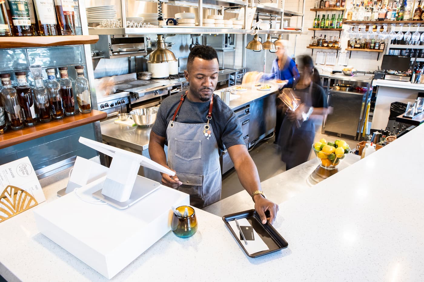 How to Handle Kitchen Tips on Your Restaurant Bill: Essential Advice