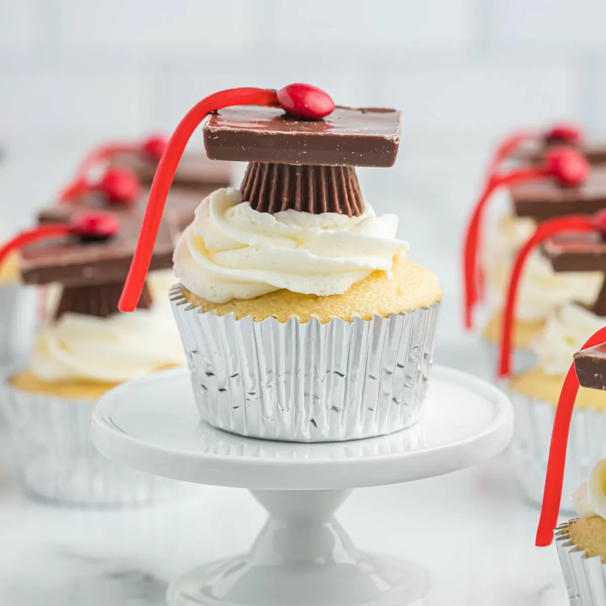 Delicious and Easy Graduation Party Desserts You Can't Miss