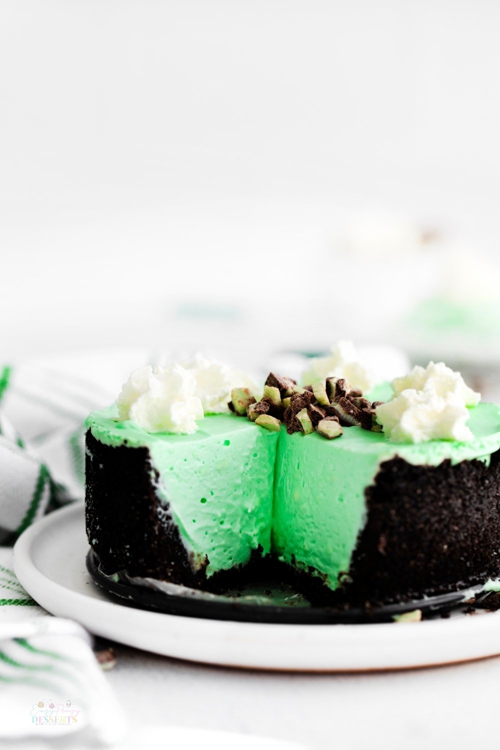 Delicious Crème de Menthe Desserts: Minty Treats for Every Occasion