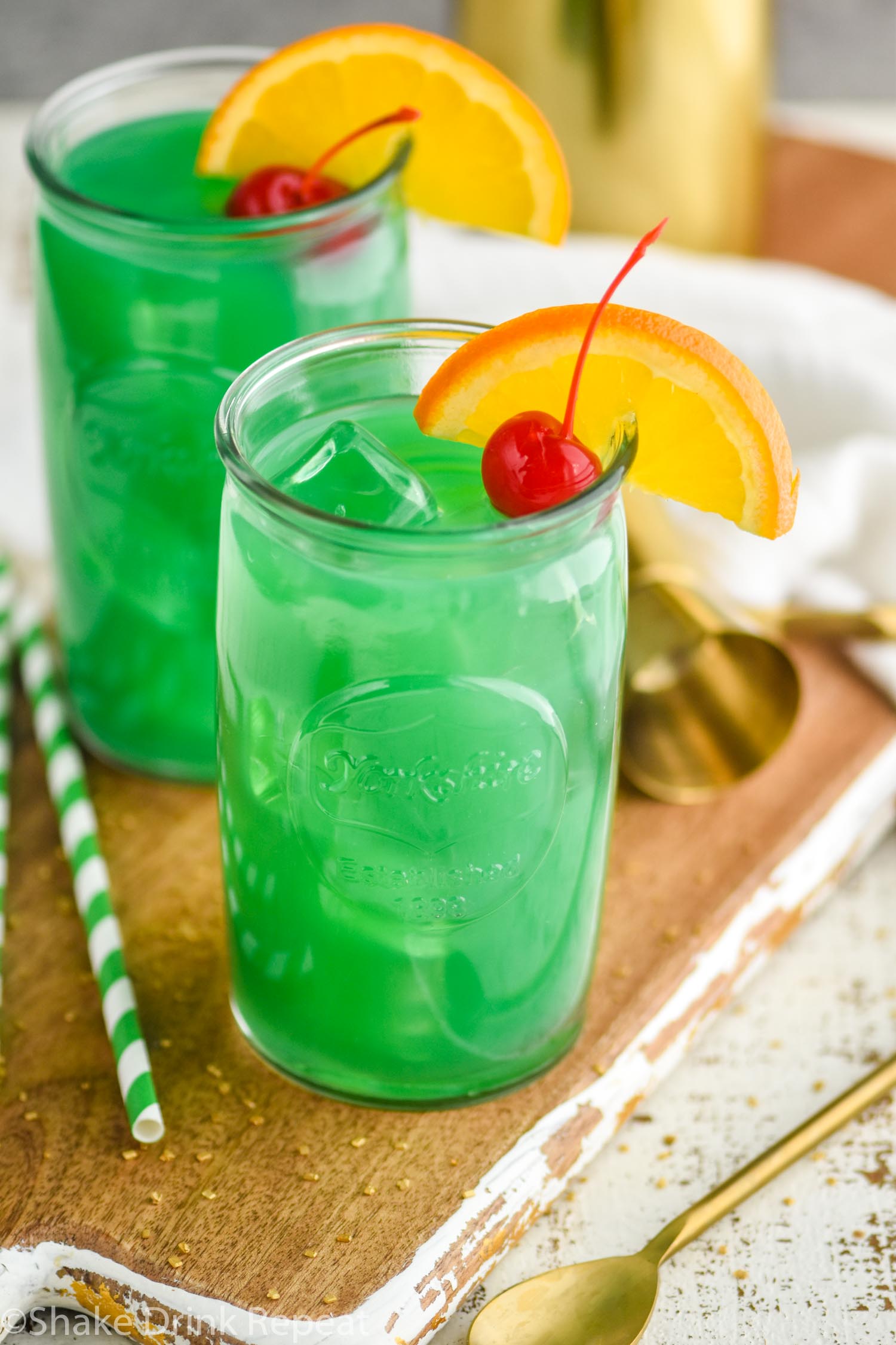 How to Mix a Tipsy Leprechaun Recipe (Simple Steps for a Perfect Party Drink)