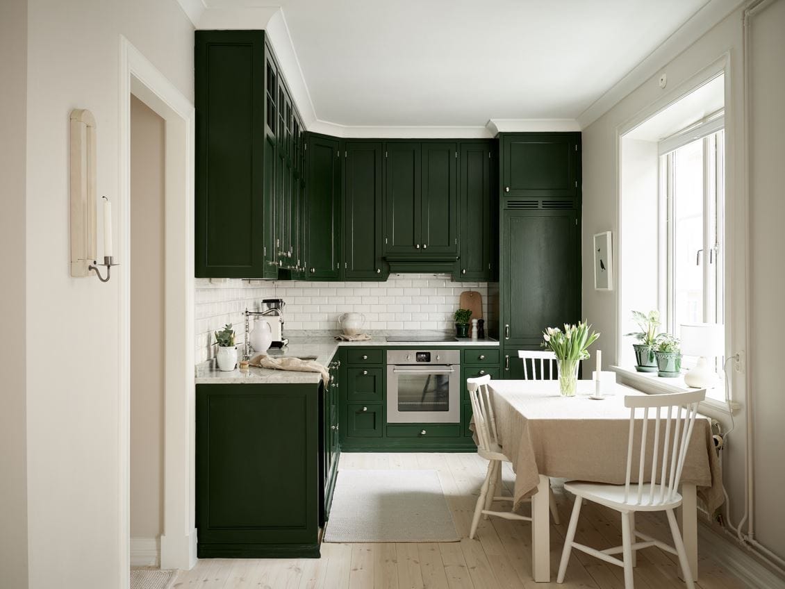 Dark Green Lower Kitchen Cabinets: The Trendy Kitchen Color Choice