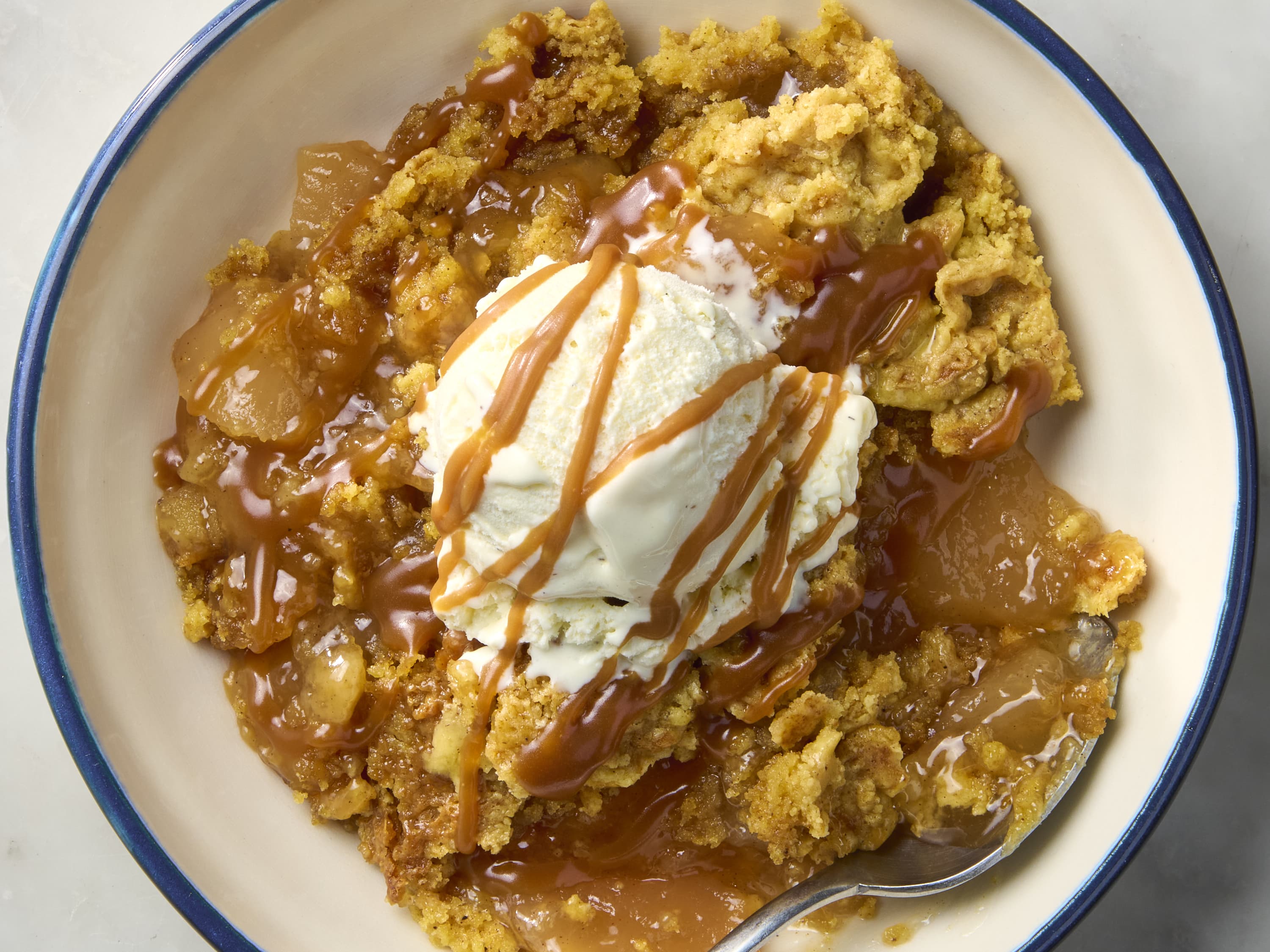 Delicious Caramel Apple Dump Cake: 4 Easy Ingredients