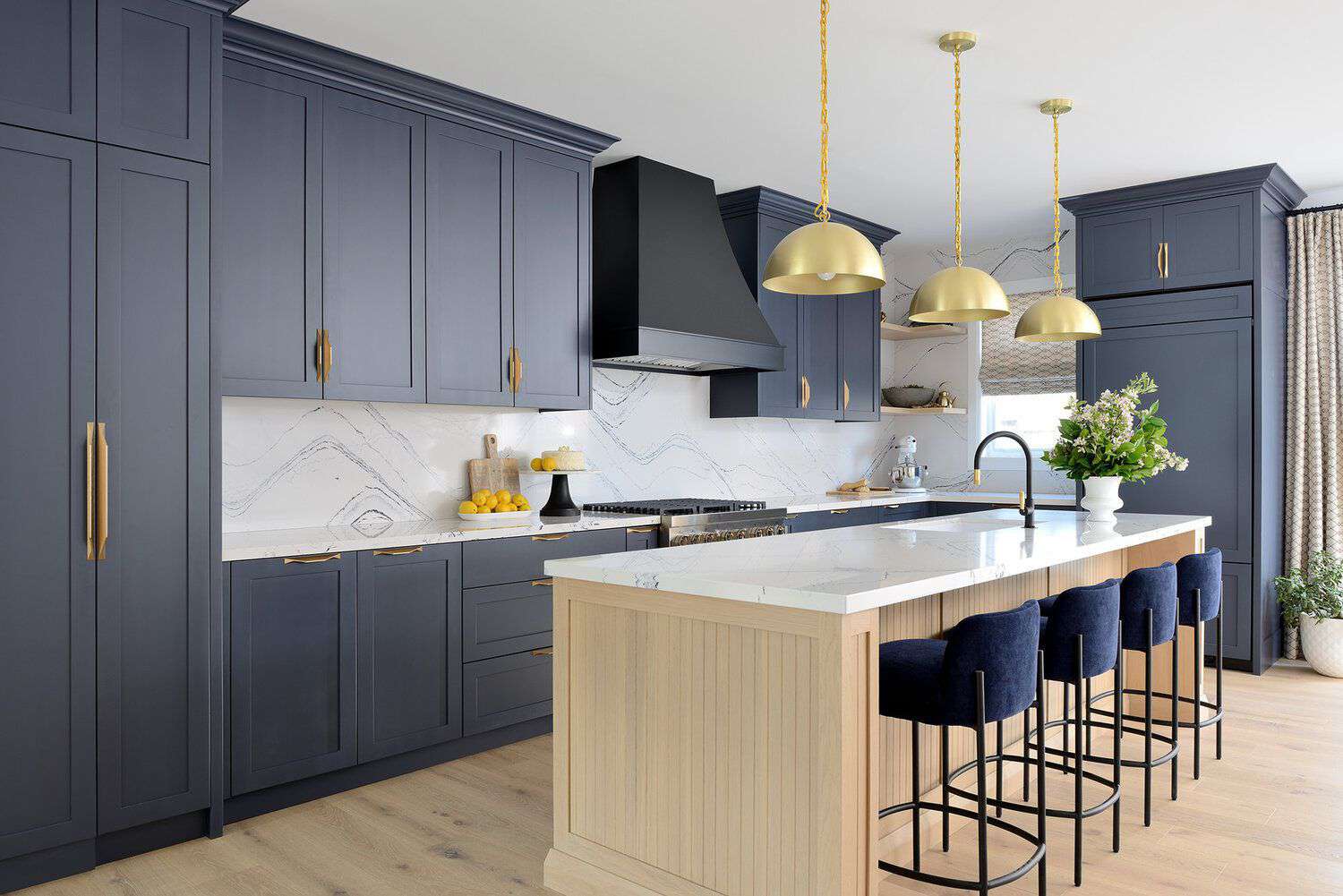 Navy Kitchen Cabinets: Cool Ideas for a Stylish Kitchen