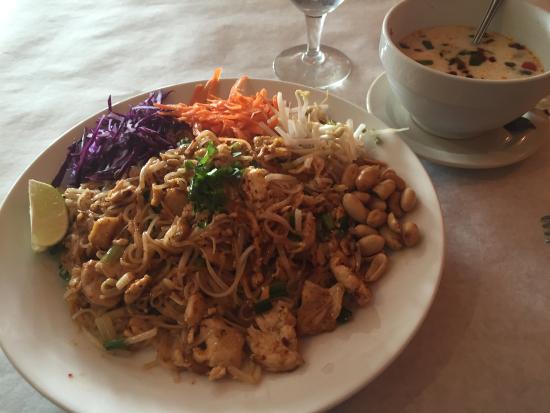 Warrenville IL Dining: Experience Delicious Montri Thai Cuisine
