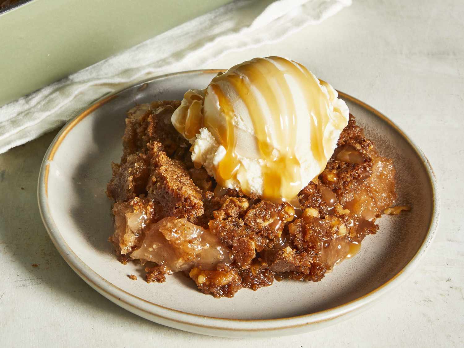 Delicious Caramel Apple Dump Cake: 4 Easy Ingredients
