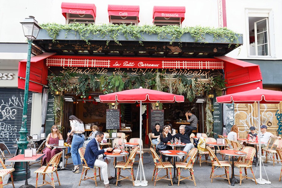 What are the popular beverage at une brasserie you should try?