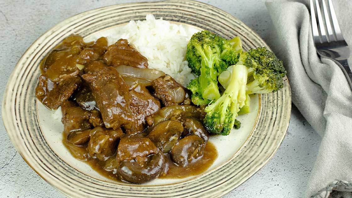 Beef Tips and Rice: What Veggie Side is Best? Quick Guide
