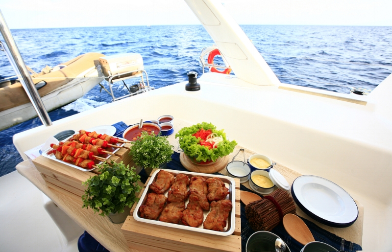 Kitchen Boat Life: Tips and Tricks for Onboard Cooking