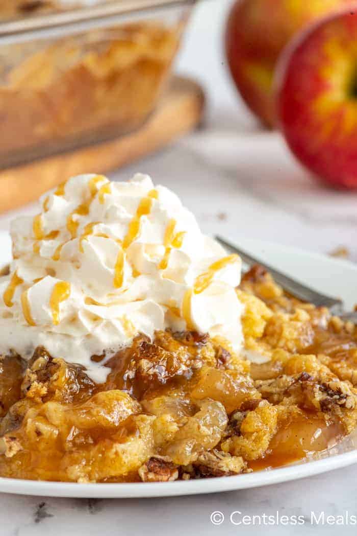 Delicious Caramel Apple Dump Cake: 4 Easy Ingredients