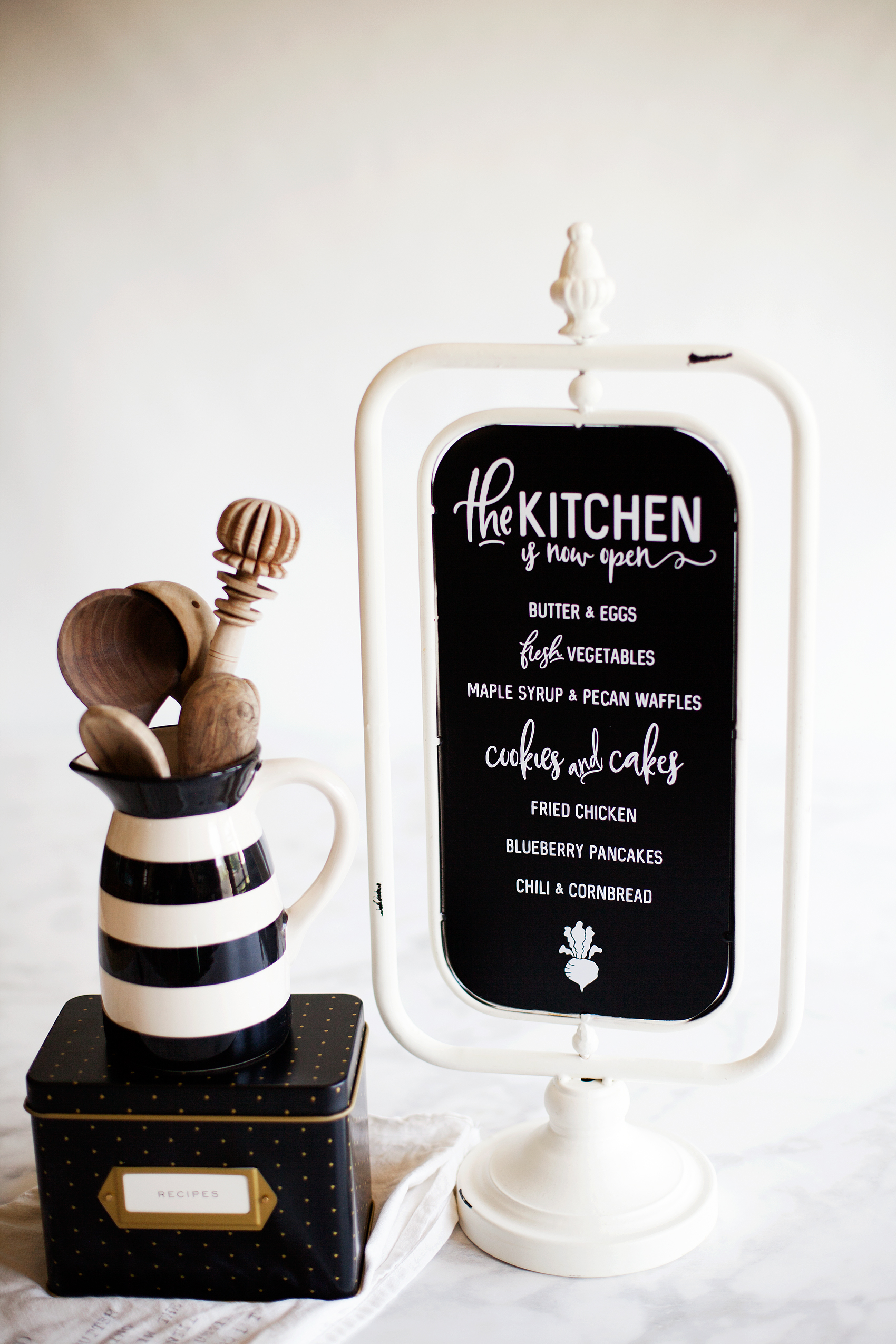 How to Hang Unique Kitchen Signs for a Cool Look