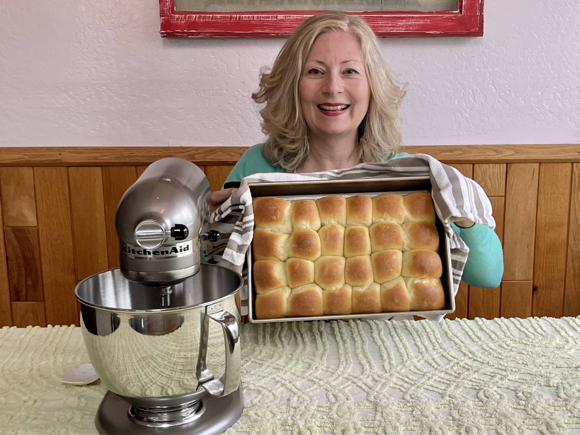 How to Make KitchenAid Rolls? Follow These Simple Steps for Fluffy Results.