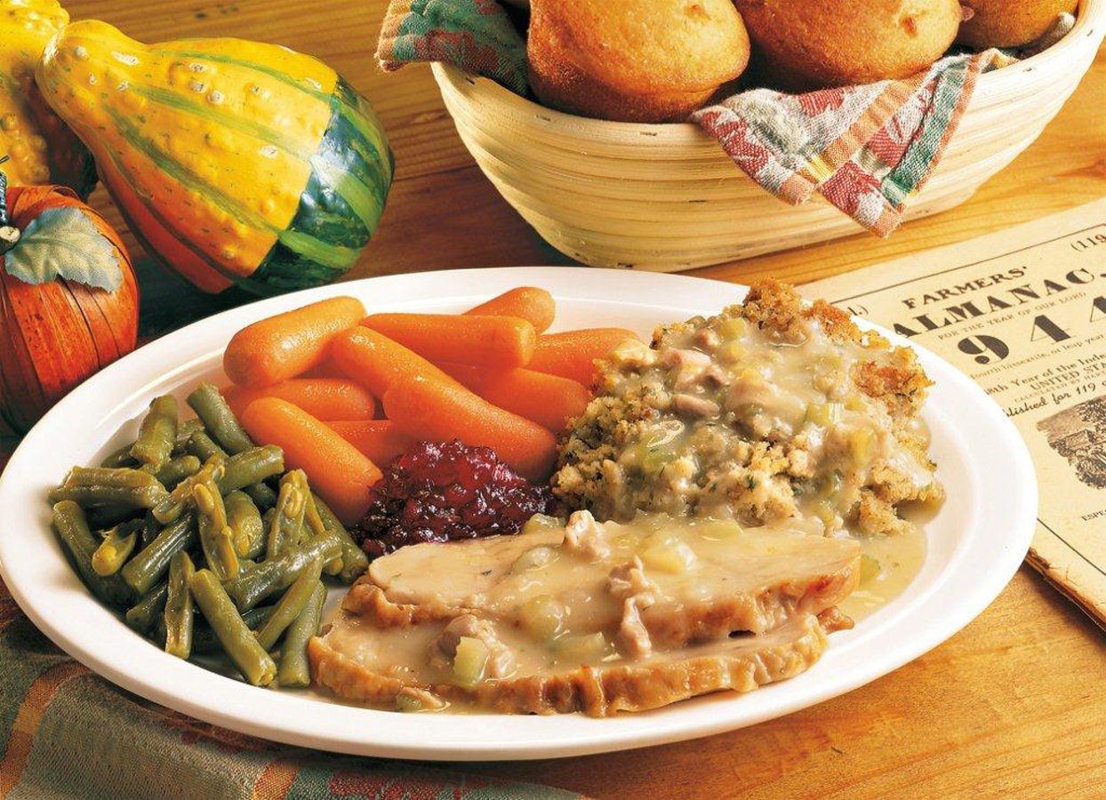 Cracker Barrel Cornbread Dressing Ingredients: Make It at Home Simply!