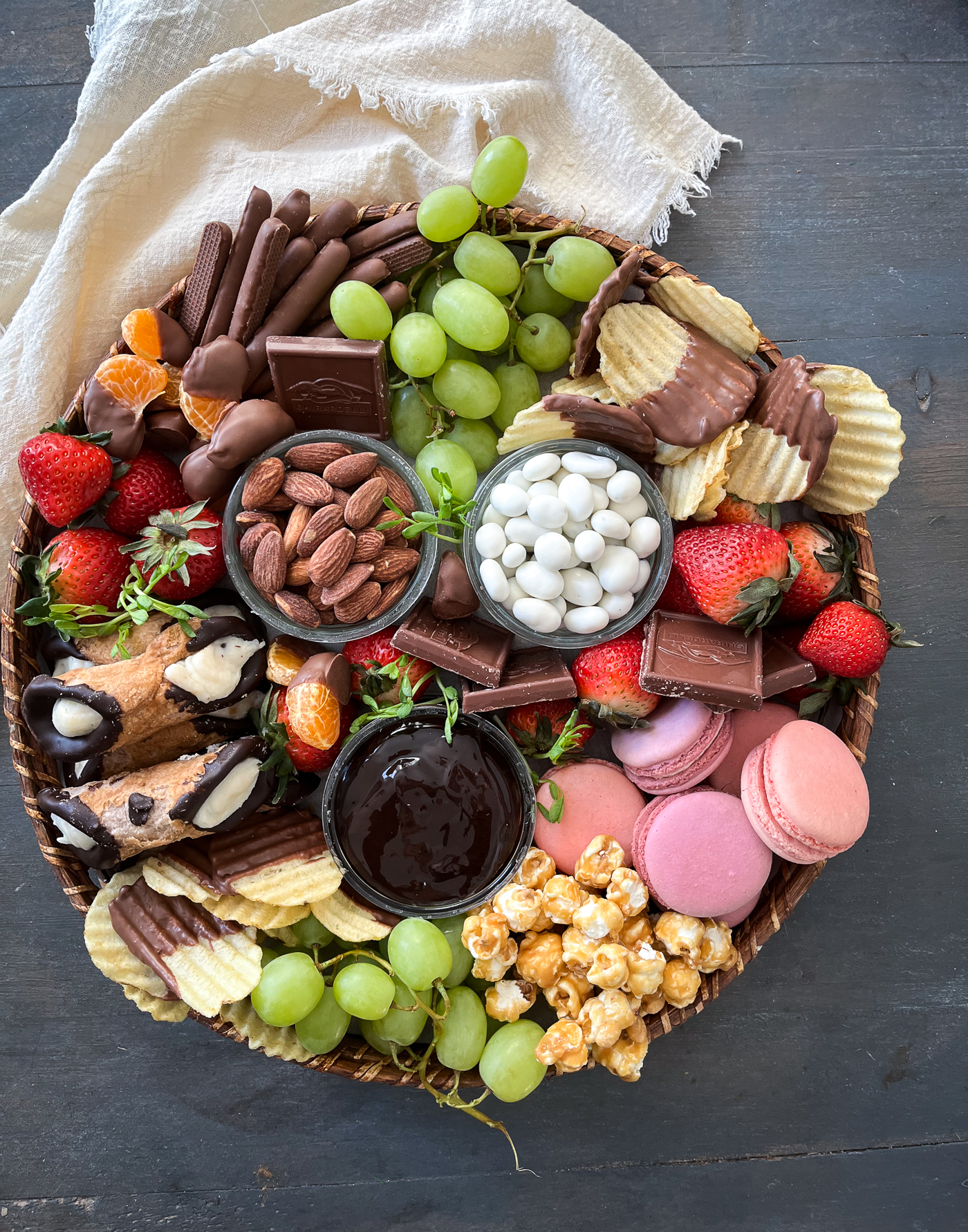 Create Stunning Desserts Trays: The Ultimate Guide.