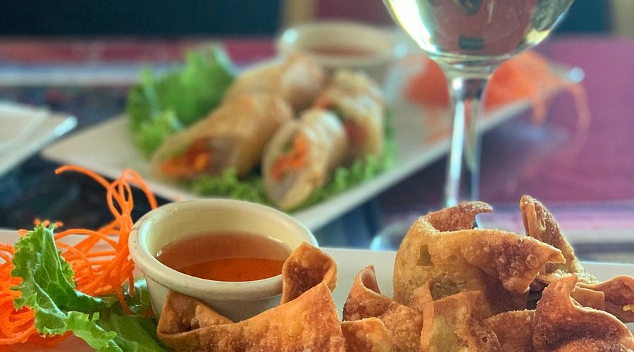 Craving Thai or Indian? Bangkok & Bombays Top Cuisine Spots!