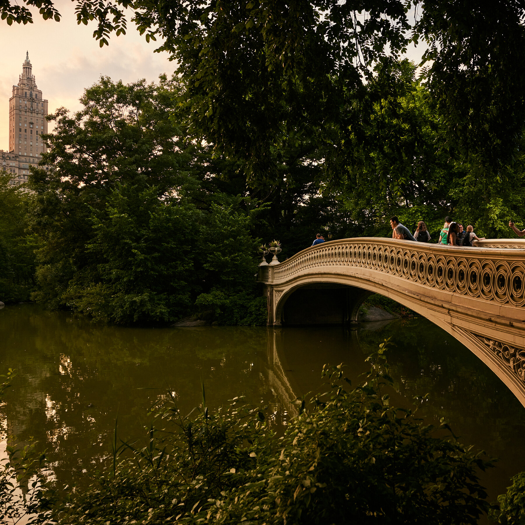 How much does lakeside chinese cuisine cost? Find delicious and affordable options with scenic views.