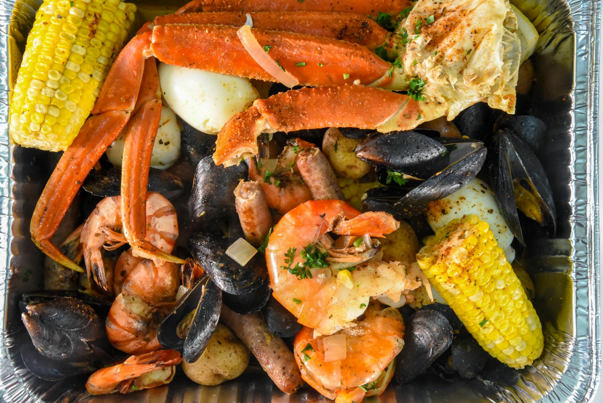 How to reuse seafood boil? These simple leftover seafood boil recipes are surprisingly good.