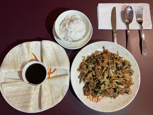 Is Grand Wok Chinese Cuisine good for families? Learn about the atmosphere and kid friendly choices!