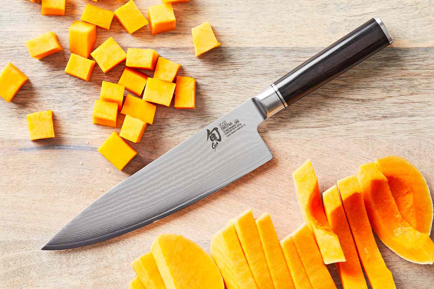 How to choose a damascus kitchen knife? Get the best blade easily with these simple tips.