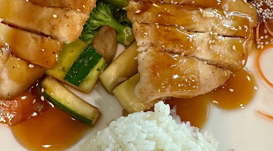 Where can I find Wakame Japanese and Thai Cuisine? Here are the top locations near you.