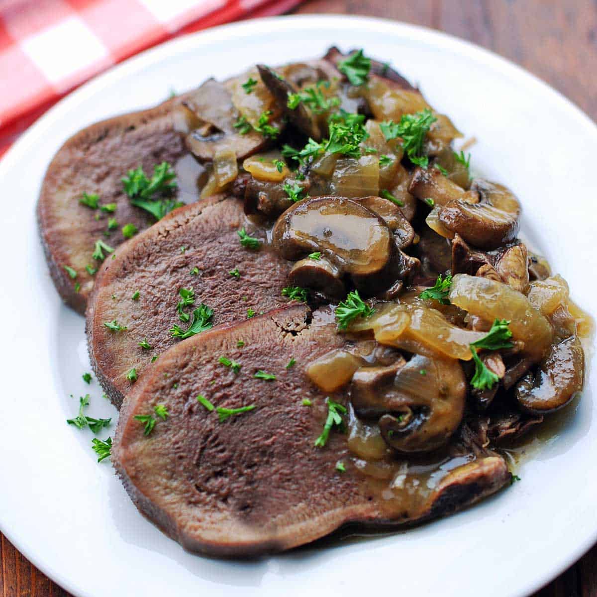 Want easy beef tongue recipes slow cooker? Follow these simple steps for tender meat!