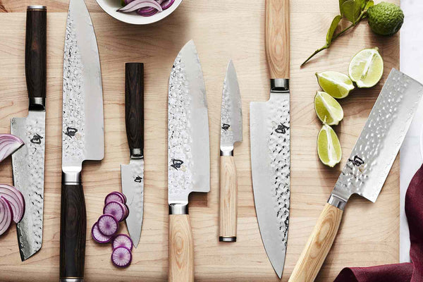How do you choose the right pro kitchen knife set? Follow this simple guide for picking the perfect blades.