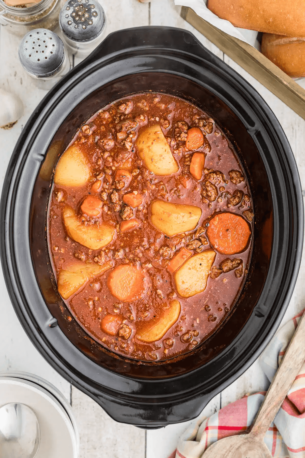 What are some easy camping crock pot recipes? These simple ideas make outdoor meals super delicious!