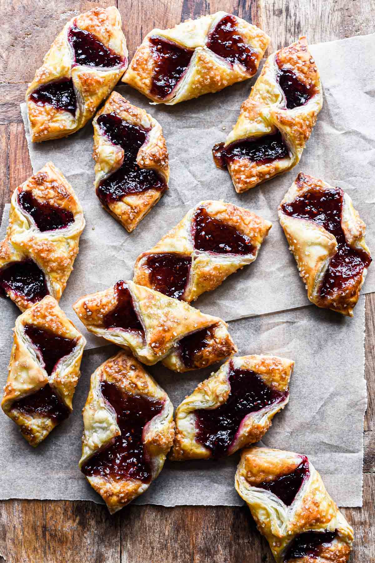 Delicious phyllo dough desserts with jam: quick & easy