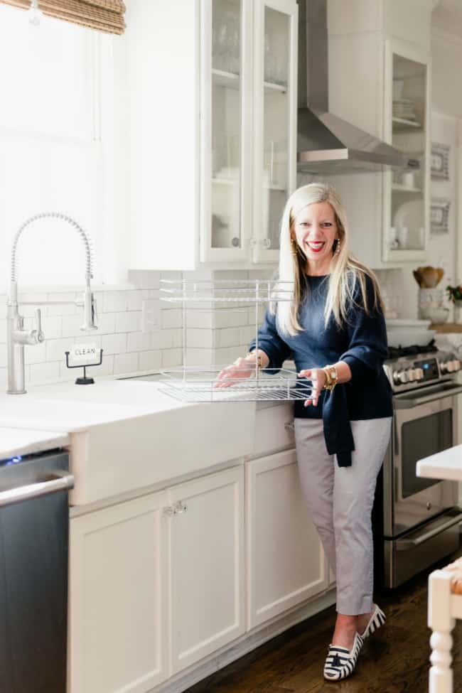 How to choose a good kitchen hand soap? Here are simple tips for your busy kitchen.