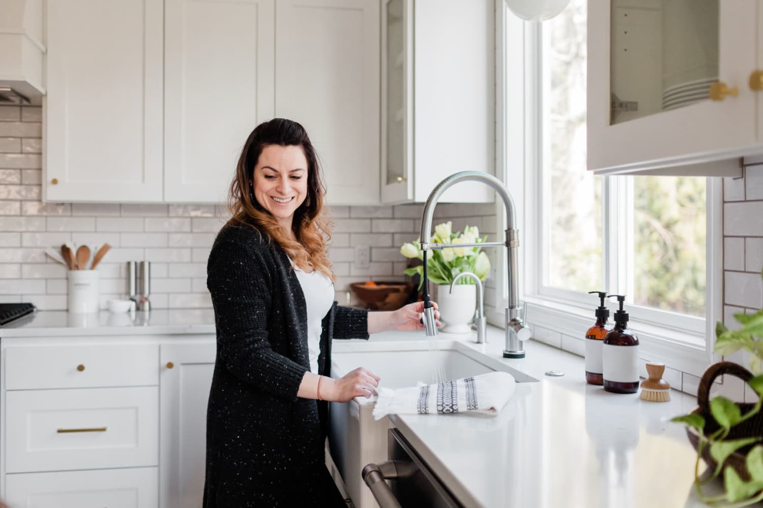 How to choose a good kitchen hand soap? Here are simple tips for your busy kitchen.