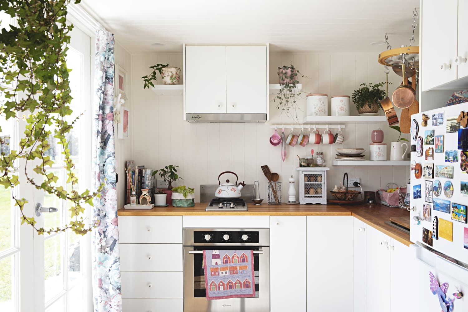 Need to make more space with slimline kitchen cupboards? Simple ways to organize your compact kitchen!